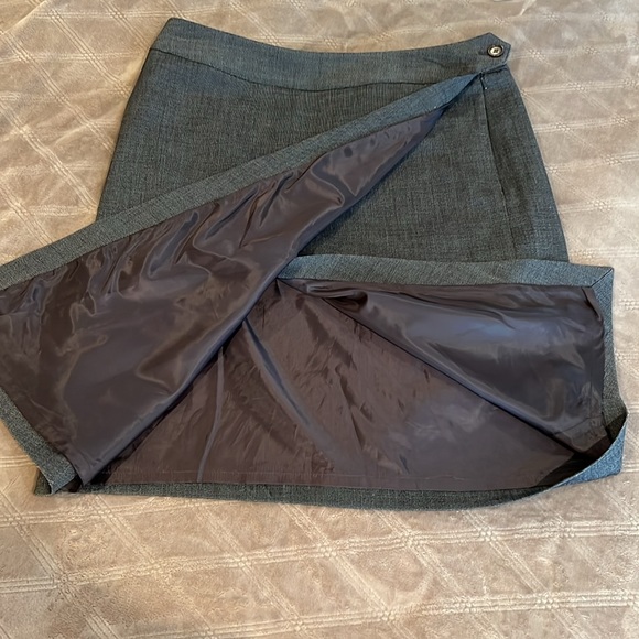 Max Studio Womens skirt faux wrap gray assymetric front design size 8 - Picture 9 of 15